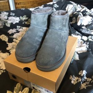 Classic mini grey uggs